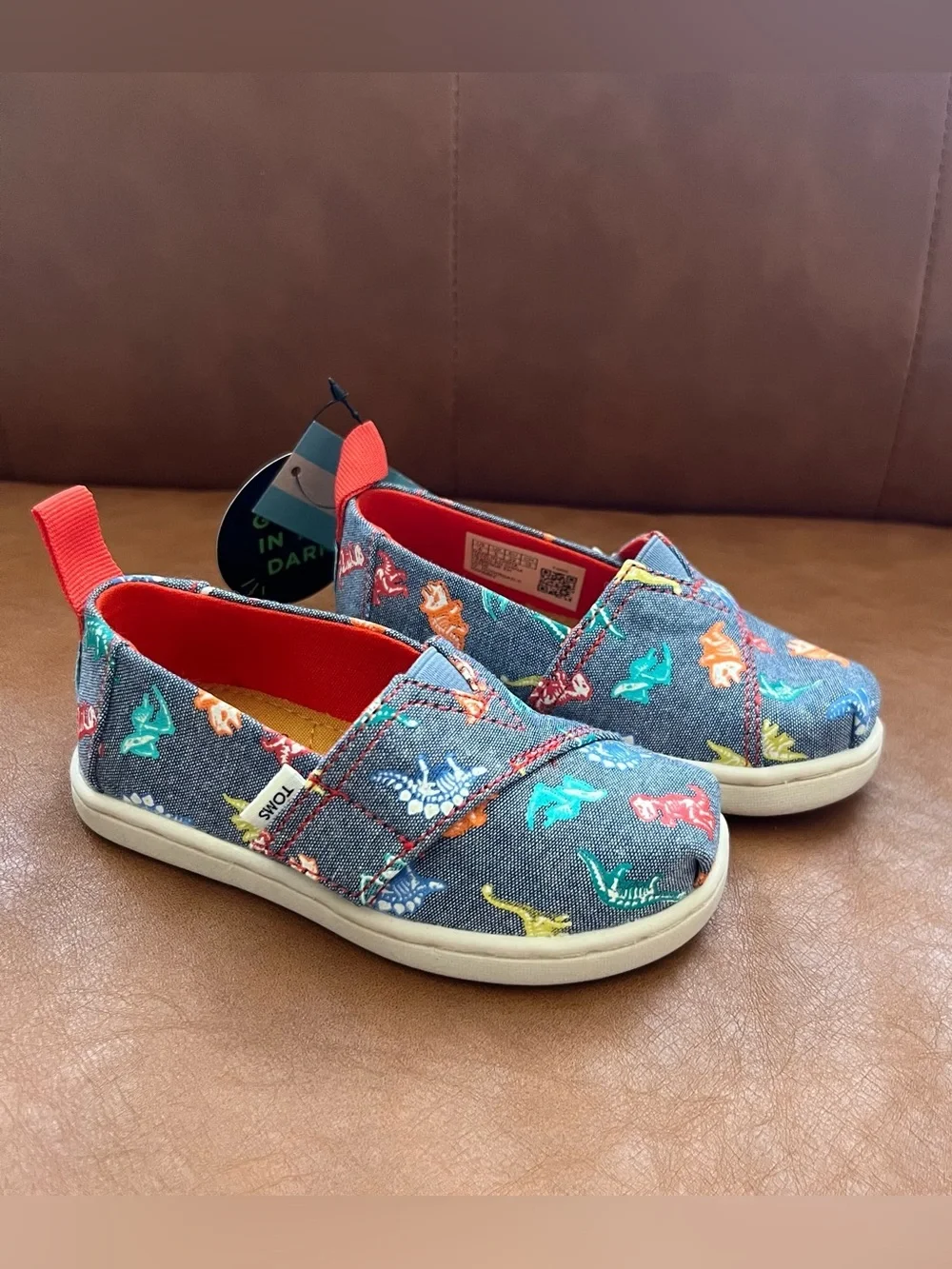 TOMS Unisex Tiny Alpargata toddler slip on shoes dinosaur Sz 6 glow in dark NWT